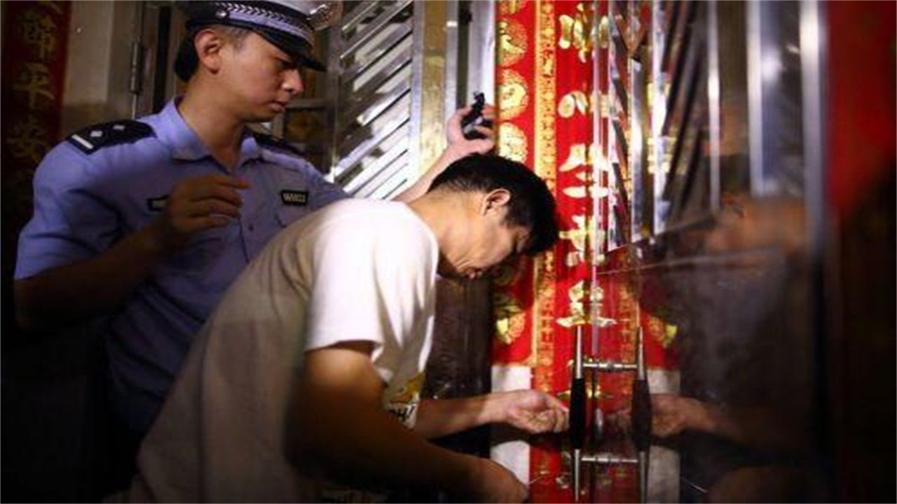 长顺县请开锁师傅开了锁后，师傅为什么一般都不进门，就算主人请也不进去？